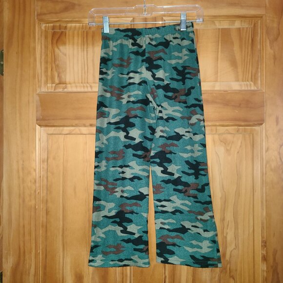 5/$20 Boys Green Camouflaged Fleece Pajama Pants - Picture 2 of 2